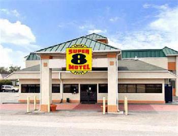 Super 8 Suwanee