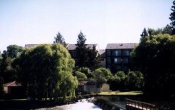 Bend Riverside Motel Suites