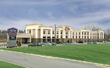 Hampton Inn  Suites YoungstownCanfield