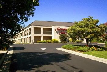Hampton Inn RoanokeAirport