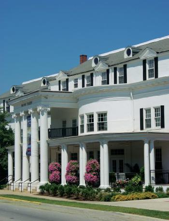 Boone Tavern Hotel