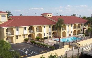 Casa Loma Waterfront Motel