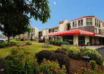 Econo Lodge & Suites Resort