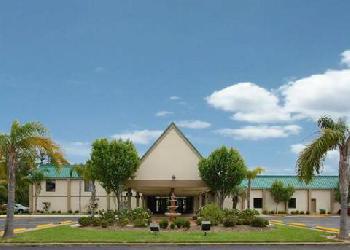 Econo Lodge & Suites