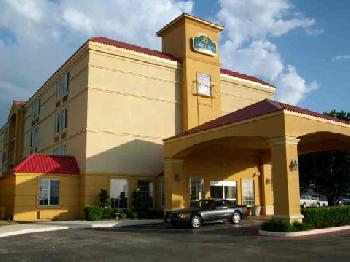 La Quinta Inn & Suites Tulsa Central