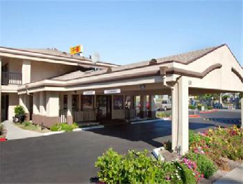 Super 8 Salinas