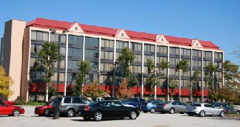 Radisson Hotel & Suites Cleveland-Eastlake