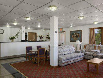 Super 8 Williamsburg/Amana Areas
