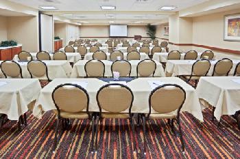 Holiday Inn Express Hotel & Suites SUMNER