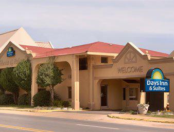 Days Inn and Suites Auburn