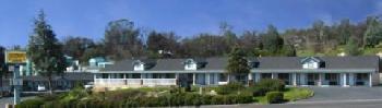 Oakhurst Lodge