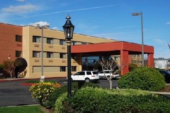 Oxford Suites Redding