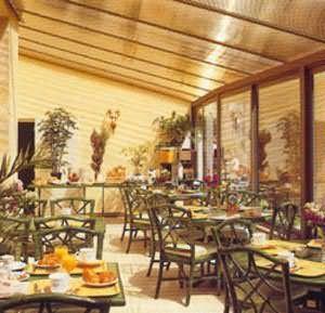 HOTEL CHURCHILL