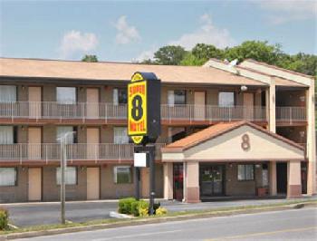 Super 8 Laurel