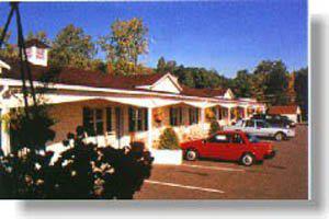 Longhouse Lodge Motel