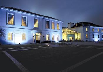 Manor of Groves Hotel