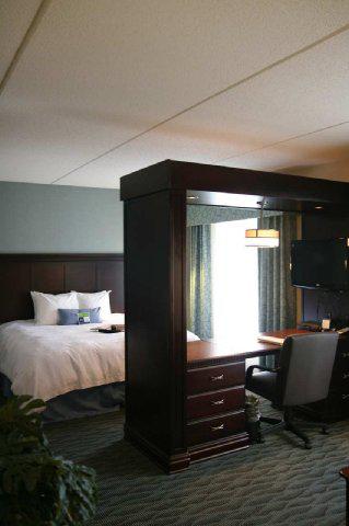 Hampton Inn and Suites Syracuse Erie Blvd I690