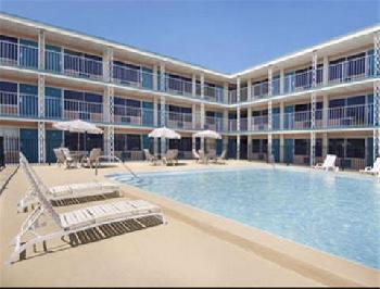 Days Inn Hotel & Suites Tarpon Springs