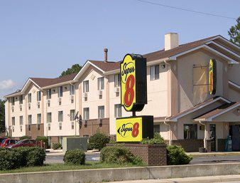 Super 8 Chesapeake Greenbrier