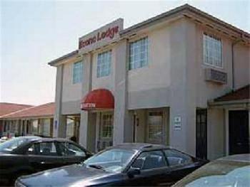 Econo Lodge  Inn & Suites South