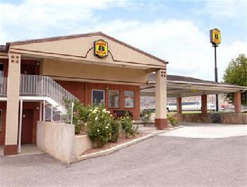 Super 8 Salina/Scenic Hills Area