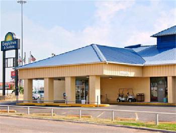 Days Inn & Suites Laredo