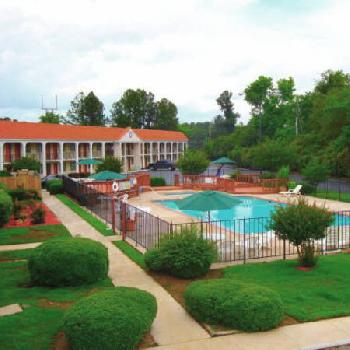 Hilltop Garden Inn Forsyth