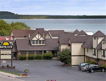Days Inn and Suites Saint Ignace Lakefront