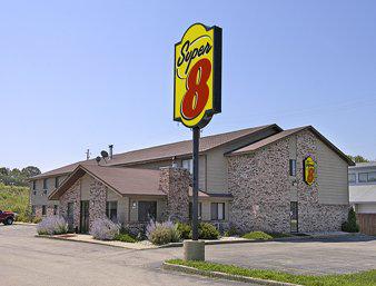 Super 8 Hartford WI