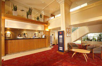 BEST WESTERN Gatwick Moat House