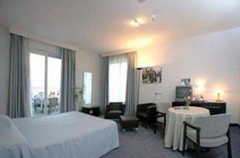 Sea Lion Hotel
