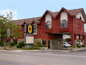 Super 8 Macknaw City/Beachfront Area