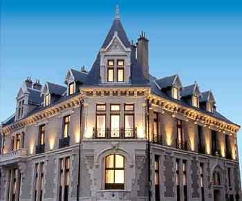 PRIVILODGES CHATEAU PERRIN