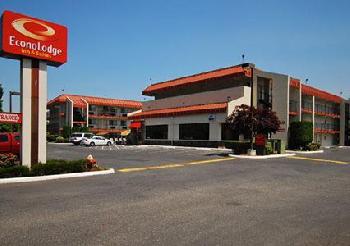 Econo Lodge Inn & Suites