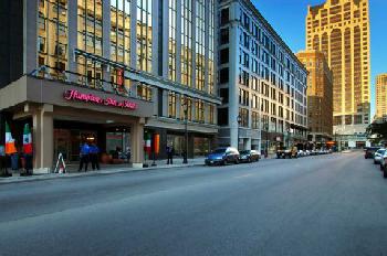 Hampton Inn & Suites Milwaukee Downtown, WI