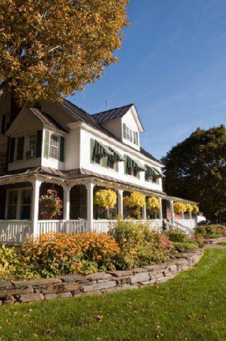 Three Stallion Inn