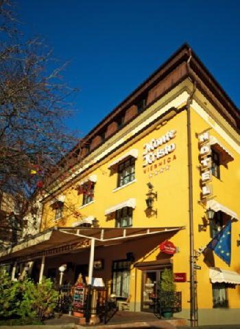 Monte Kristo Hotel