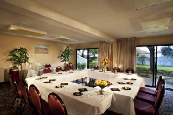 BEST WESTERN PLUS Garden Court Inn