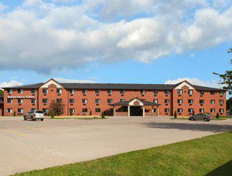 Days Inn and Suites Des Moines Airport