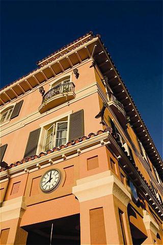 Carlton Hotel