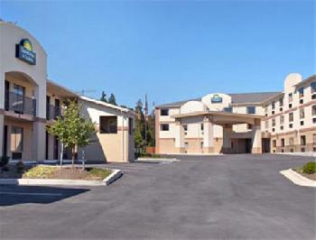 Days Inn and Suites Laurel