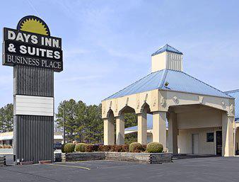 Days Inn and Suites Manchester