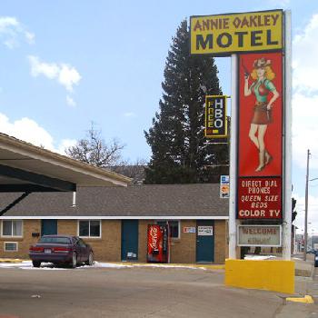 Annie Oakley Motel Oakley