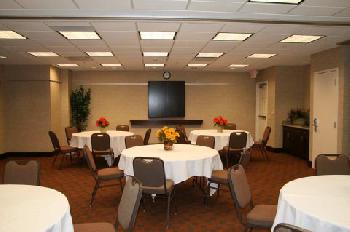 Hampton Inn  Suites OmahaDowntown