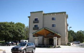 Parkwood Inn and Suites