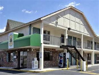 Super 8 Tampa U.S.F. Near Busch Gardens Downtown