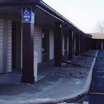 Howard Johnson Inn - Perrysburg