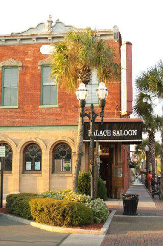 Hampton Inn  Suites Amelia IslandHistoric Harbor Front