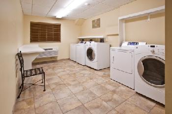 Candlewood Suites MINOT