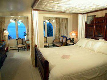Martine Inn